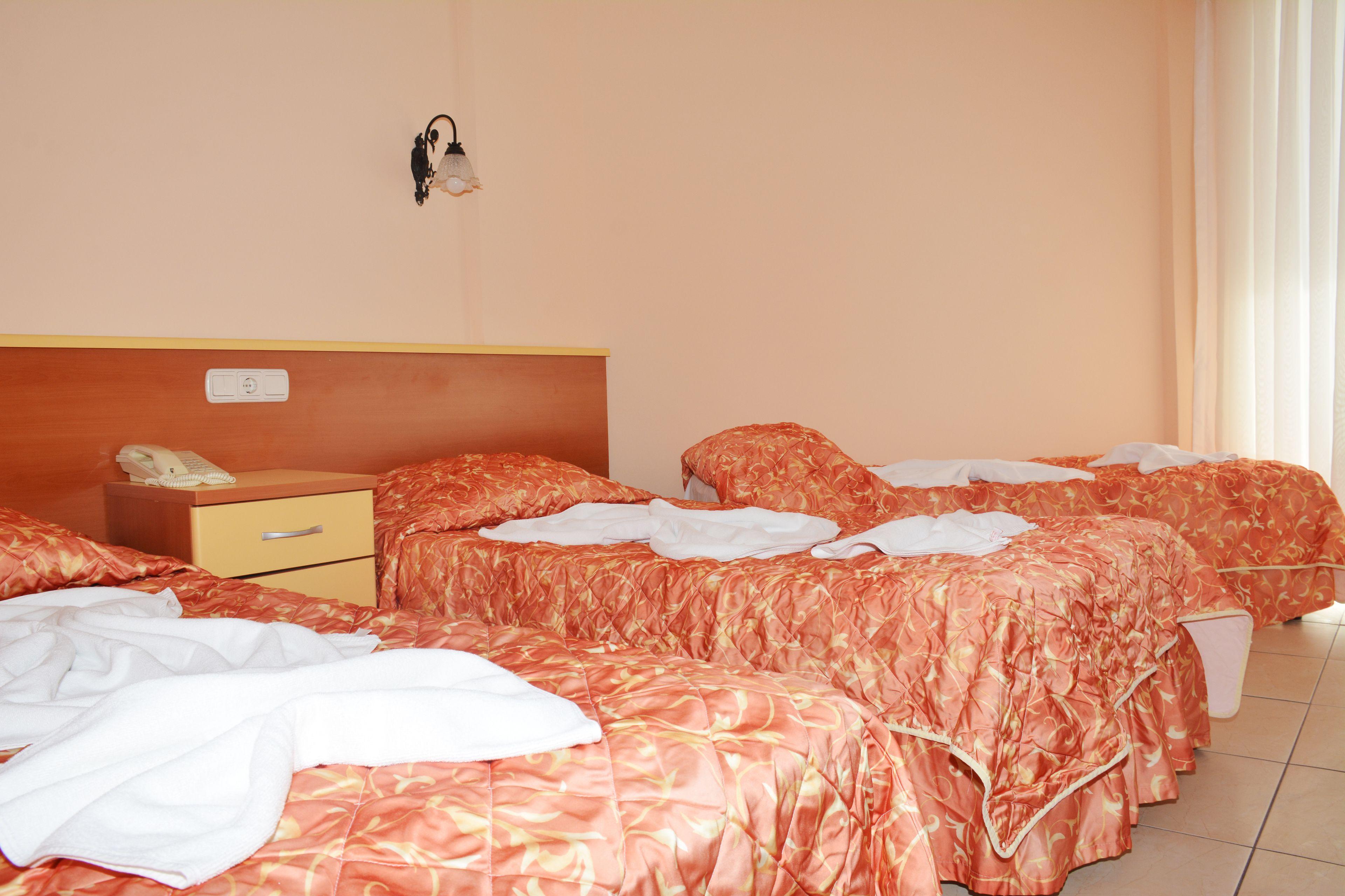 Doppelzimmer mit Balkon (2 Erwachsene + 1 Kind)