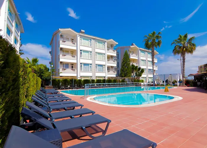 New Garden Luna Side Apart Hotel