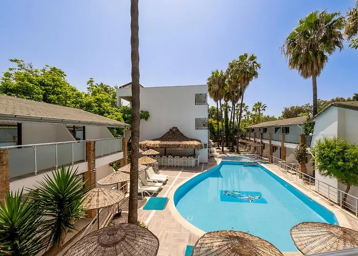 Tropic Beach Club & Resort -