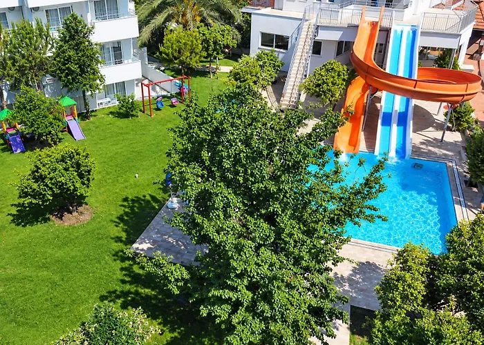 Catty Cats Garden Hotel