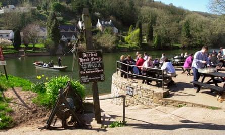 The hand ferry at the Saracens Head Inn
