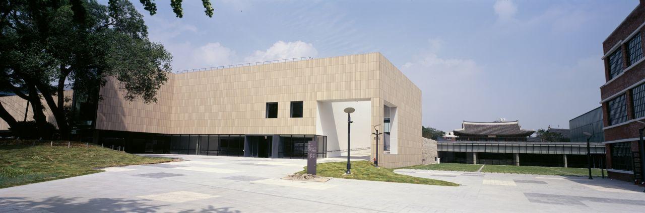The MMCA's main building spans 27,264 square meters over six floors, three of them underground.